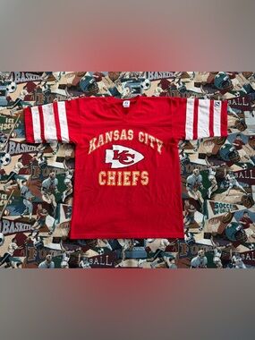 Vintage 90s Women’s Logo 7 NFL Kansas City Chiefs Red Graphic T-Shirt